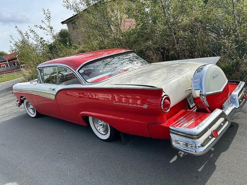 Flerfärgad Begagnad 1957 Ford Fairlane Sedan | 225 000 kr - Bild 1/4