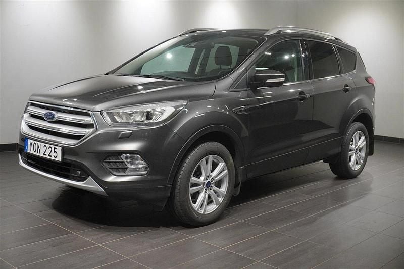 Grå Begagnad 2017 Ford Kuga Titanium SUV | 148 900 kr (Marknadspris) - Bild 1/2
