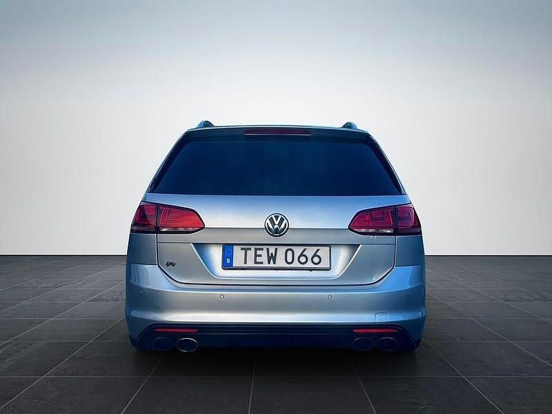 Begagnad VW Golf VII R 301 HK (221 kW) 2017 Silver Kombi