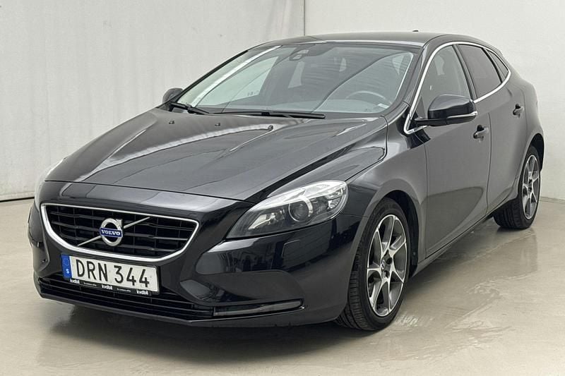 Svart Begagnad 2015 Volvo V40 Ocean Race Kombi | 159 900 kr (Marknadspris) - Bild 1/4