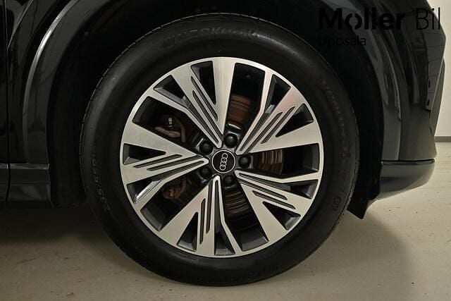 Begagnad Audi Q4 e-tron Proline 219 kW (299 HK) 2023 Mytsvart metallic SUV