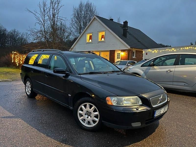 Svart Begagnad 2006 Volvo V70 Kinetic Kombi | 36 000 kr (Marknadspris) - Bild 1/4