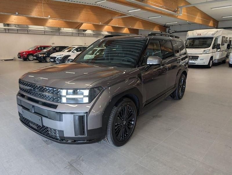 Grå Ny 2025 Hyundai Santa Fe SUV | 714 900 kr (Bra pris) - Bild 1/4