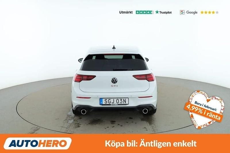Begagnad VW Golf VIII GTI 248 HK (182 kW) 2023 Vit Halvkombi
