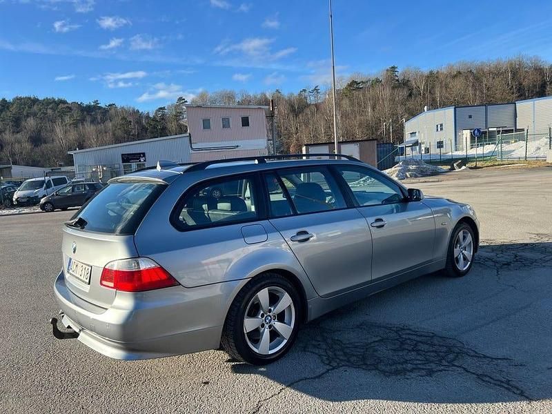 Begagnad BMW 525 218 HK (160 kW) 2007 Grå Kombi