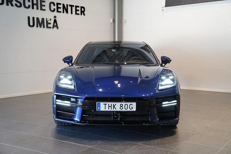Ny Porsche Panamera 470 HK (345 kW) 2025 Mörkblå Halvkombi