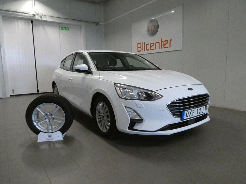 Vit Begagnad 2019 Ford Focus Titanium Halvkombi | 179 900 kr (Marknadspris) - Bild 1/3