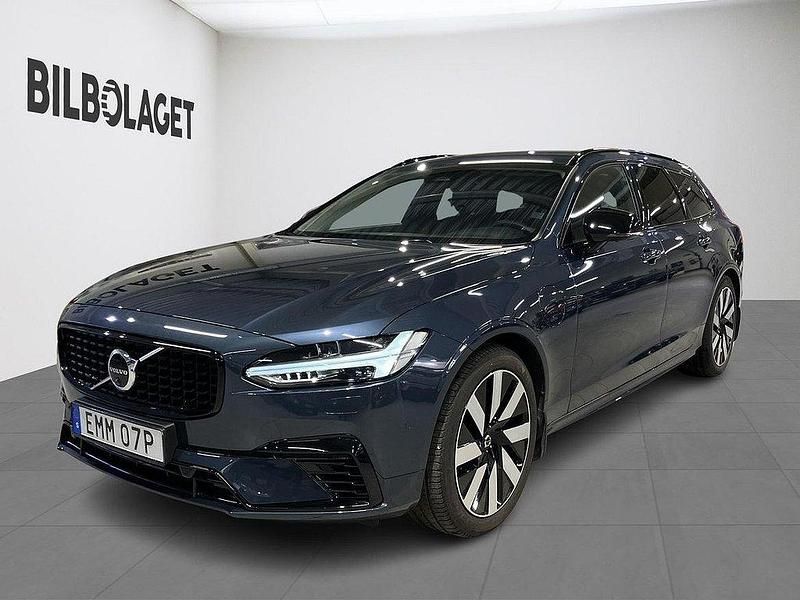 Mörkblå Begagnad 2024 Volvo V90 Plus Kombi | 509 800 kr (Marknadspris) - Bild 1/4