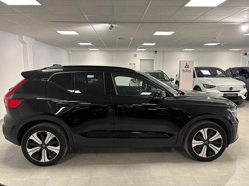 Begagnad Volvo XC40 Core 175 kW (238 HK) 2022 Svart SUV