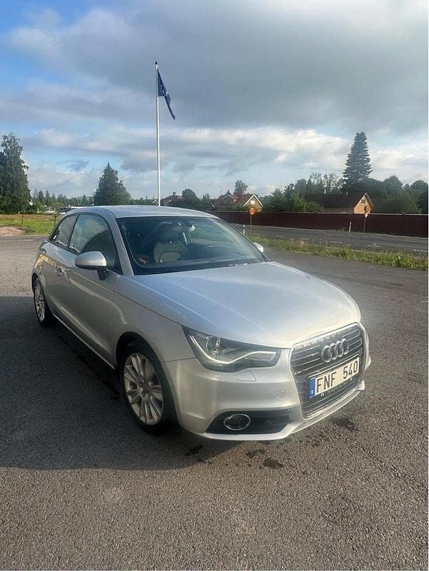 Silver Begagnad 2012 Audi A1 Ambition Halvkombi | 65 000 kr (Bra pris) - Bild 1/4