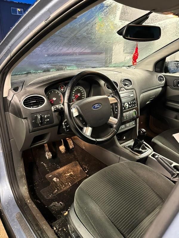 Begagnad Ford Focus 125 HK (91 kW) 2006 Kombi
