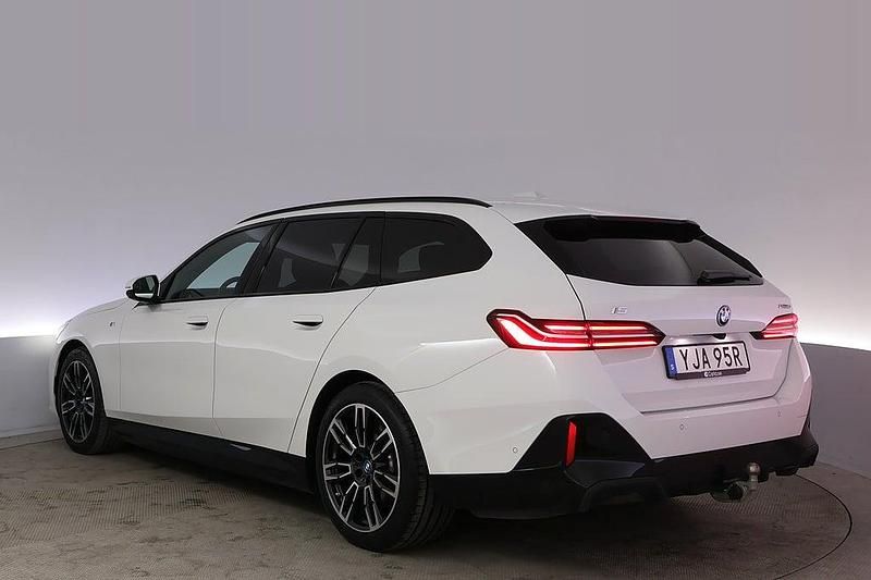Begagnad BMW i5 M Sport 250 kW (340 HK) 2024 Vit Kombi