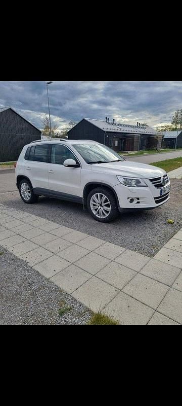 Vit Begagnad 2009 VW Tiguan Sport SUV | 60 000 kr (Superpris) - Bild 1/3
