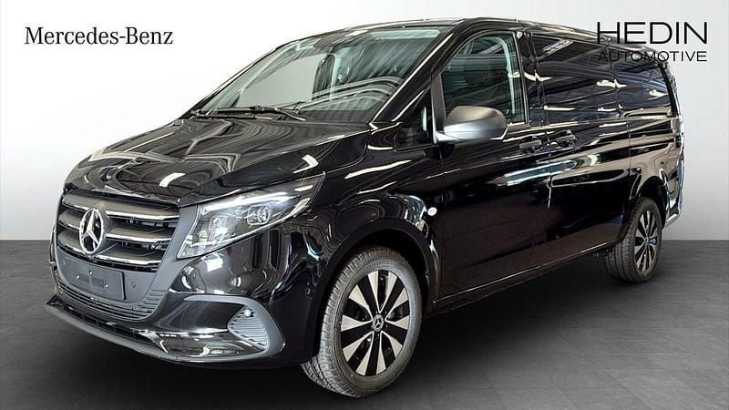 Svart (black) Ny 2025 Mercedes Vito Minibuss | 656 125 kr - Bild 1/4