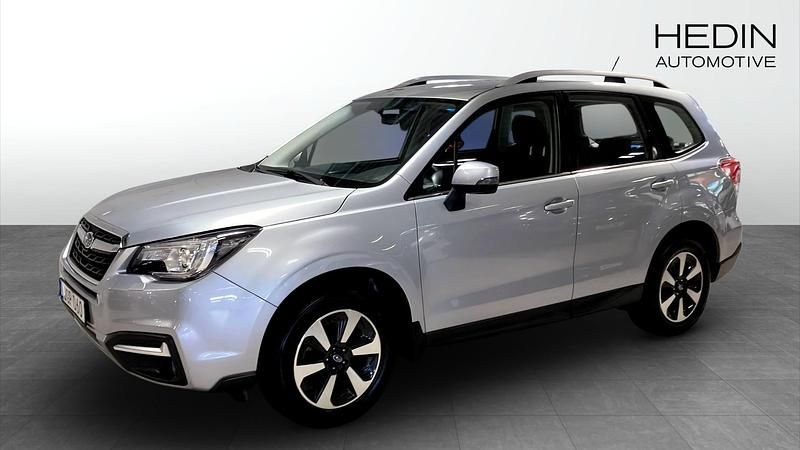Silver Begagnad 2017 Subaru Forester SUV | 209 900 kr (Marknadspris) - Bild 1/4
