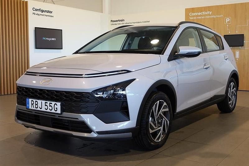 Grå Begagnad 2024 Hyundai Bayon SUV | 198 900 kr (Marknadspris) - Bild 1/3