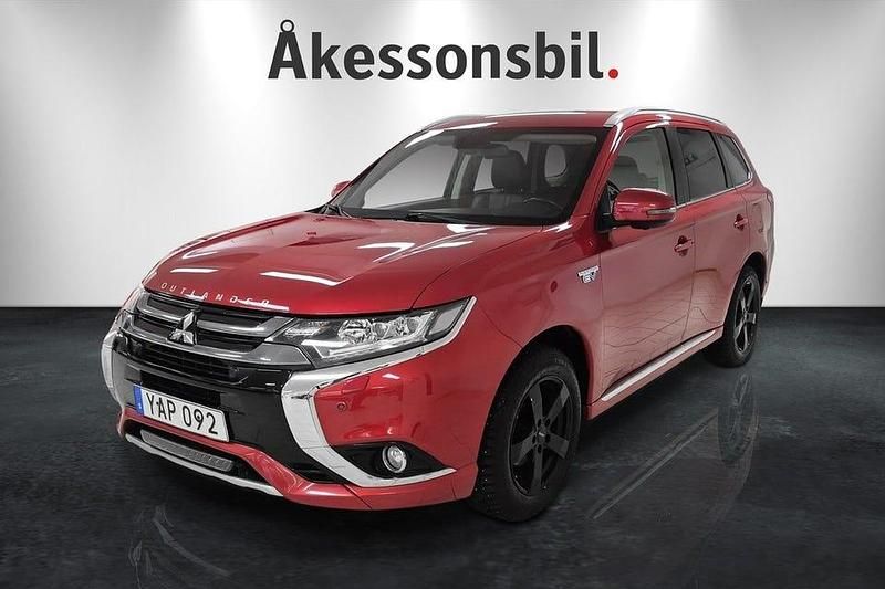 Begagnad Mitsubishi Outlander 121 HK (88 kW) 2016 Mröd SUV