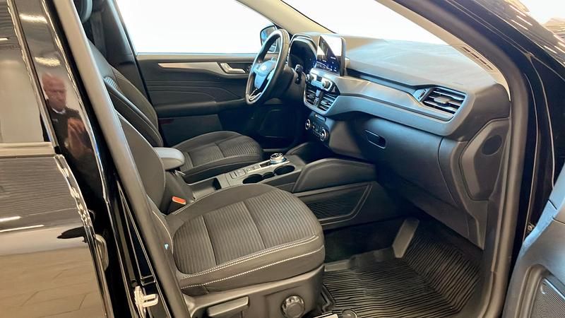 Begagnad Ford Kuga 190 HK (139 kW) 2022 Svart SUV