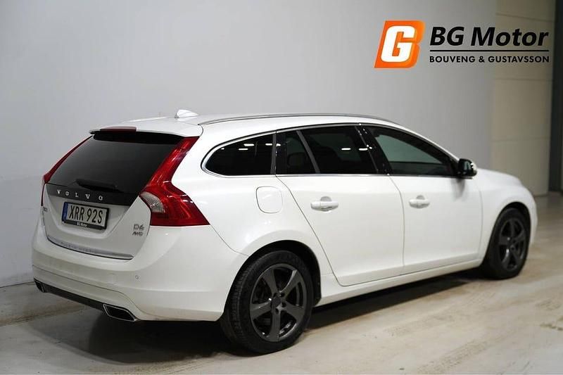 Begagnad Volvo V60 Summum 283 HK (208 kW) 2014 Vit Kombi