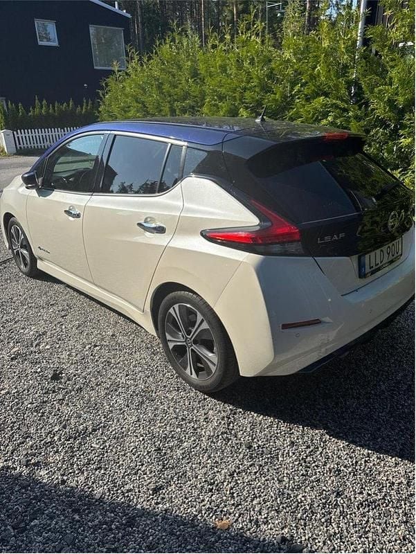 Vit Begagnad 2020 Nissan Leaf 360º Halvkombi | 138 000 kr (Marknadspris) - Bild 1/4