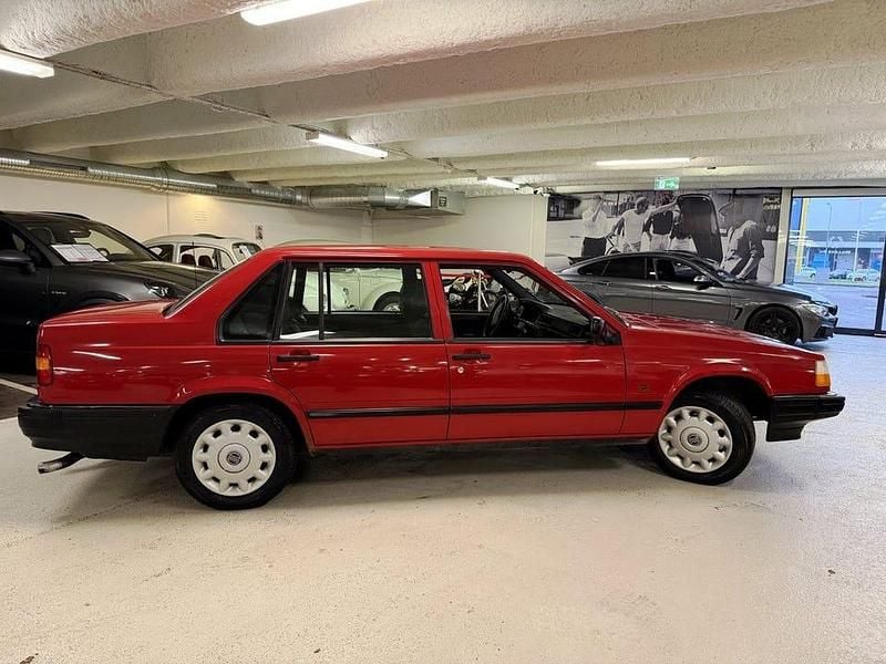 Begagnad Volvo 940 165 HK (121 kW) 1993 Röd Sedan