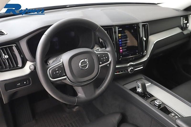 Begagnad Volvo XC60 Core 253 HK (186 kW) 2023 Vapour grey metallic SUV