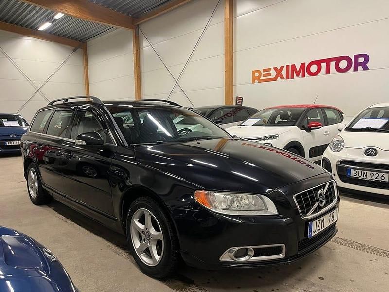 Begagnad Volvo V70 Momentum 175 HK (128 kW) 2009 Svart Kombi