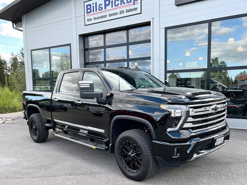 Svart Ny 2025 Chevrolet Silverado Van | 1 573 750 kr - Bild 1/4