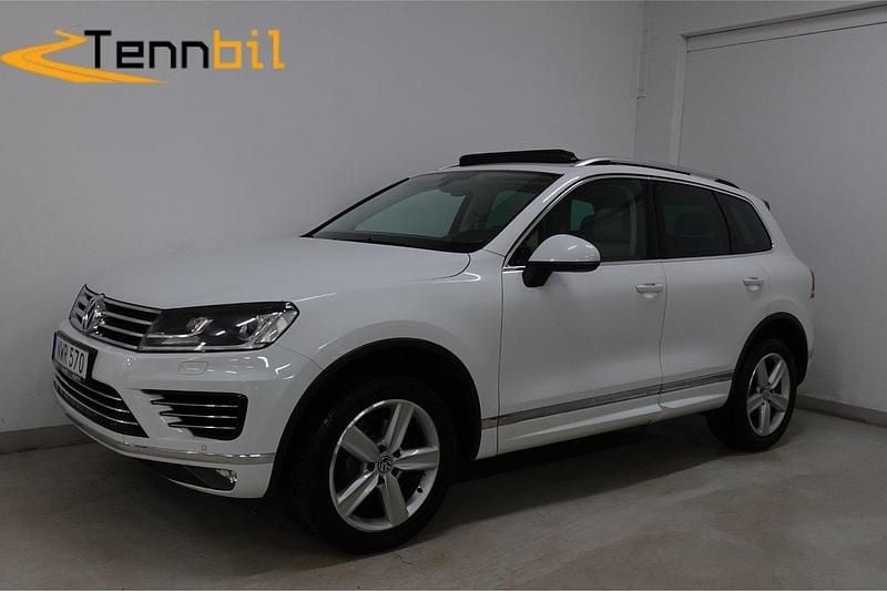 Vit Begagnad 2017 VW Touareg R-line SUV | 219 900 kr (Marknadspris) - Bild 1/4