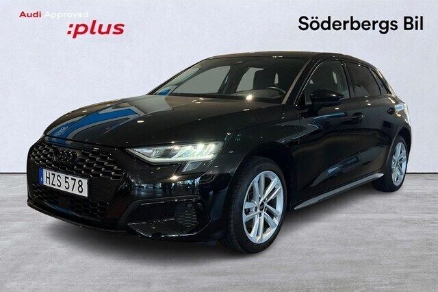 Mytsvart metallic Begagnad 2023 Audi A3 Sportback e-tron Advanced Plus Sedan | 359 900 kr (Marknadspris) - Bild 1/4