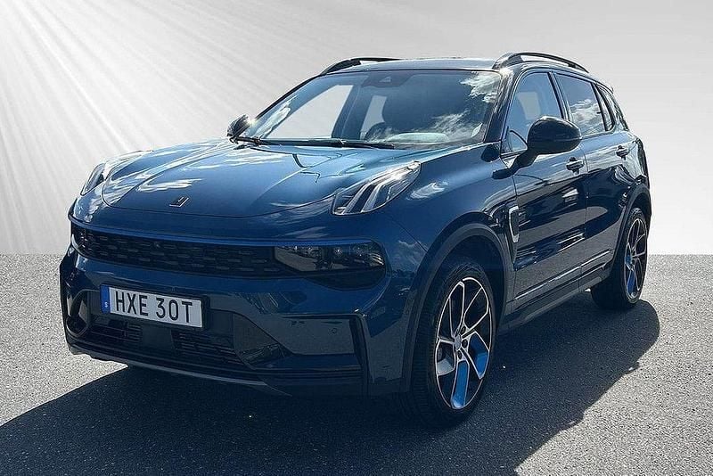 Blå Begagnad 2022 Lynk & Co 01 SUV | 299 900 kr (Marknadspris) - Bild 1/4