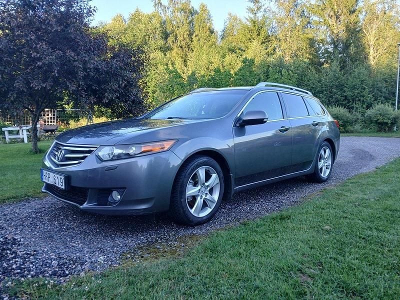 Grå Begagnad 2009 Honda Accord Elegance Kombi | 40 000 kr (Bra pris) - Bild 1/4