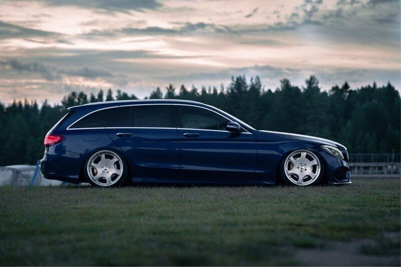 Blå Begagnad 2016 Mercedes C220 AMG line Kombi | 185 000 kr (Dyr) - Bild 1/4