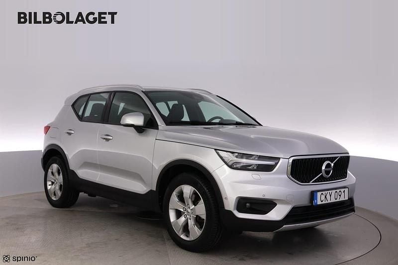 Silver Begagnad 2018 Volvo XC40 Momentum SUV | 319 500 kr (Marknadspris) - Bild 1/4