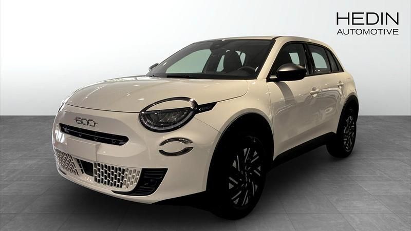 Vit (black) Ny 2024 Fiat 600 Pop SUV | 325 800 kr (Dyr) - Bild 1/4