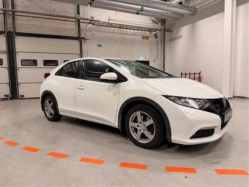 Vit Begagnad 2014 Honda Civic Sport Halvkombi | 69 900 kr (Marknadspris) - Bild 1/4