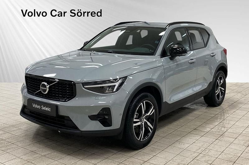 Grå Begagnad 2024 Volvo XC40 SUV | 389 900 kr (Marknadspris) - Bild 1/3