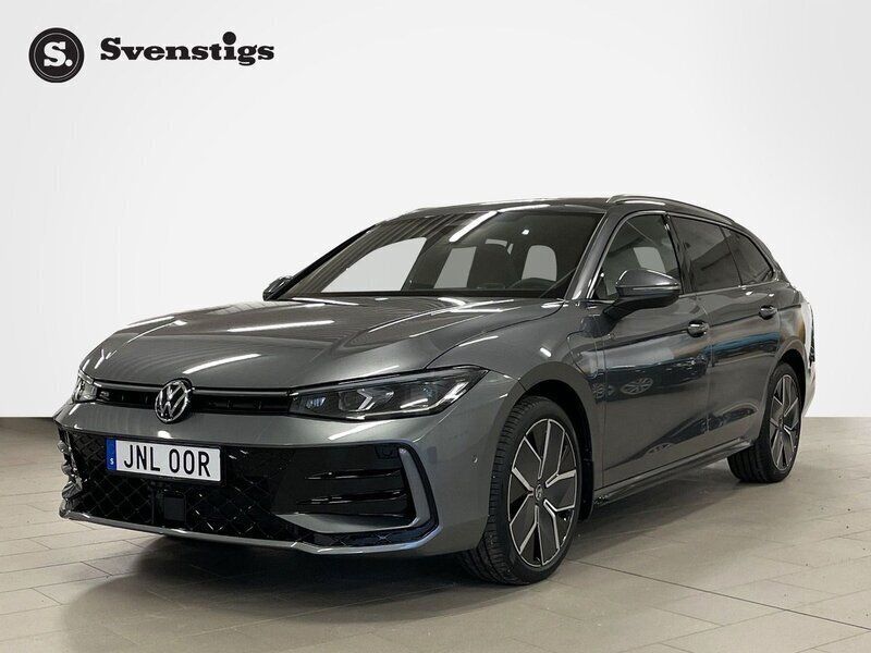 Mörkgrå Begagnad 2024 VW Passat Edition Kombi | 559 000 kr - Bild 1/4
