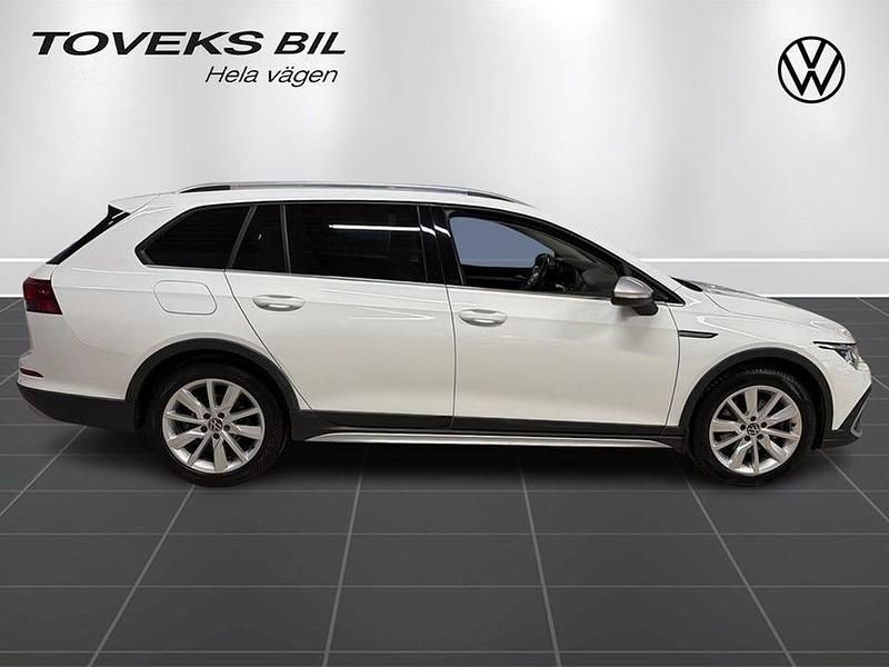 Begagnad VW Golf Alltrack 190 HK (139 kW) 2022 Vit Kombi