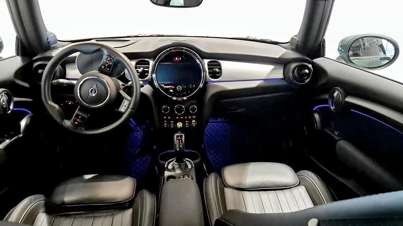 Begagnad Mini Cooper SE 135 kW (184 HK) 2022 Grön Halvkombi