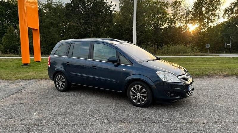 Blå Begagnad 2010 Opel Zafira Minibuss | 39 800 kr - Bild 1/4