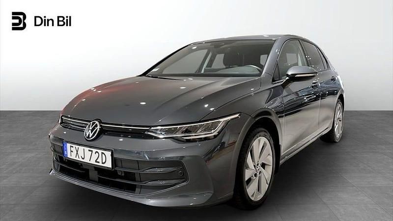 Mörkgrå Begagnad 2024 VW Golf VIII Life Kombi | 289 900 kr (Marknadspris) - Bild 1/4