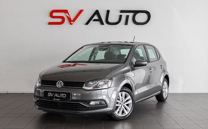 Mörkgrå Begagnad 2015 VW Polo Halvkombi | 119 900 kr (Marknadspris) - Bild 1/4