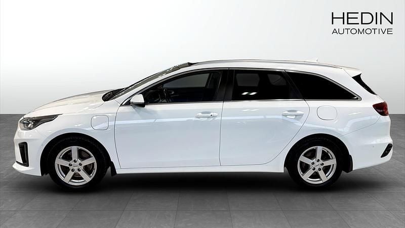 Begagnad Kia Ceed Advance 105 HK (77 kW) 2020 Vit Halvkombi