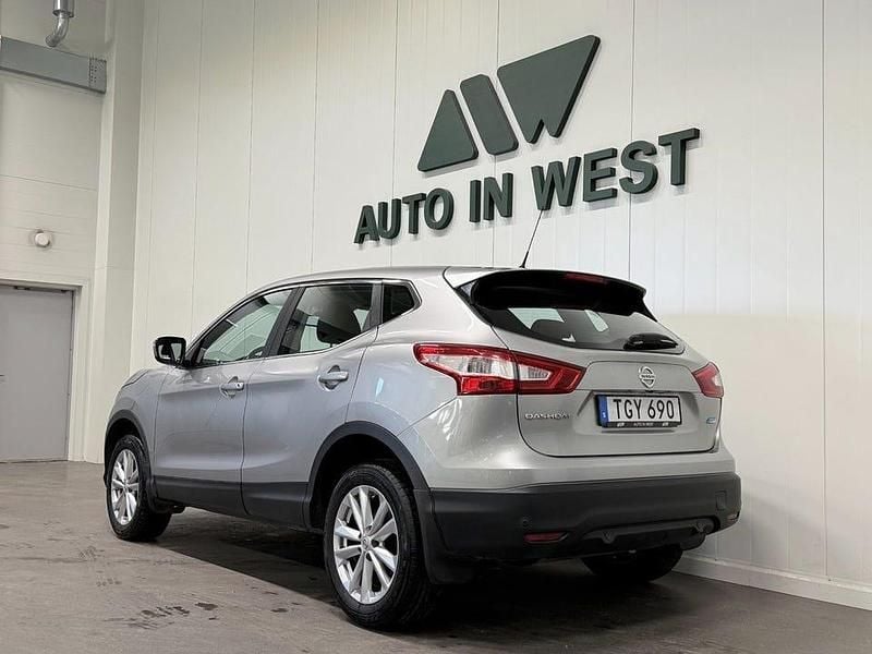 Begagnad Nissan Qashqai 110 HK (80 kW) 2015 Silver SUV