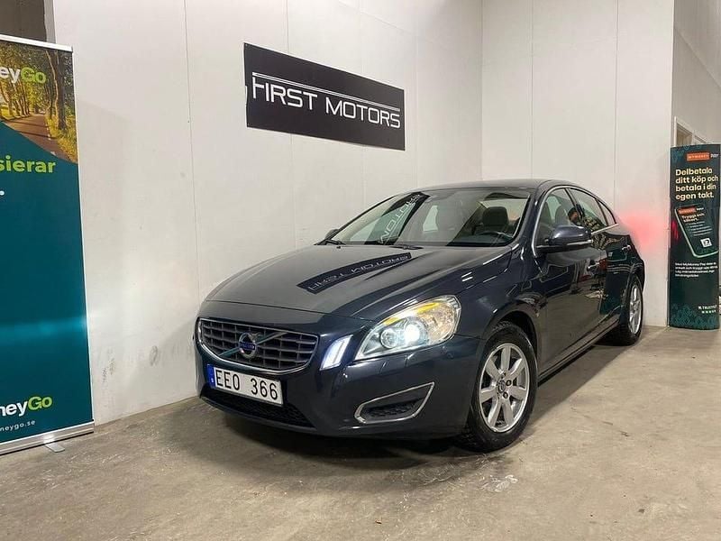 Grå Begagnad 2012 Volvo S60 Momentum Sedan | 89 900 kr (Bra pris) - Bild 1/4
