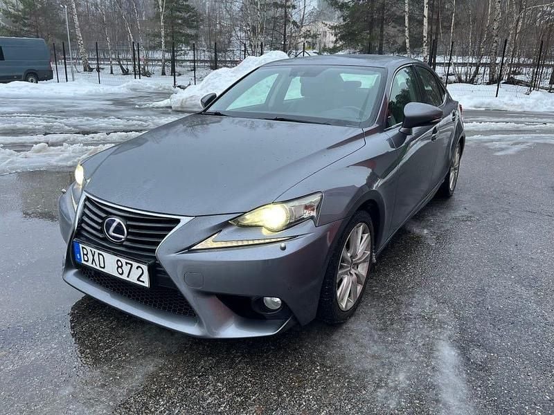 Begagnad 2014 Lexus IS300h | 119 900 kr (Dyr) - Bild 1/4