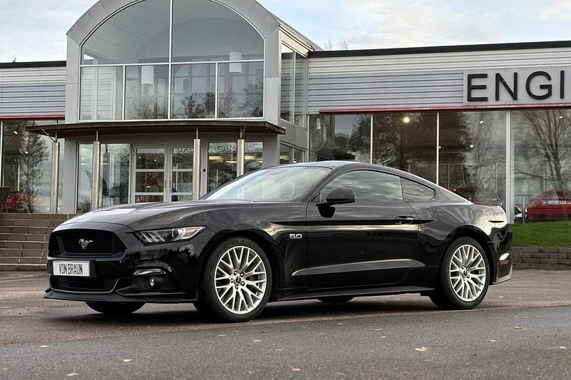 Svart Begagnad 2017 Ford Mustang GT Premium Fastback Sportkupé | 430 000 kr (Lite dyr) - Bild 1/4