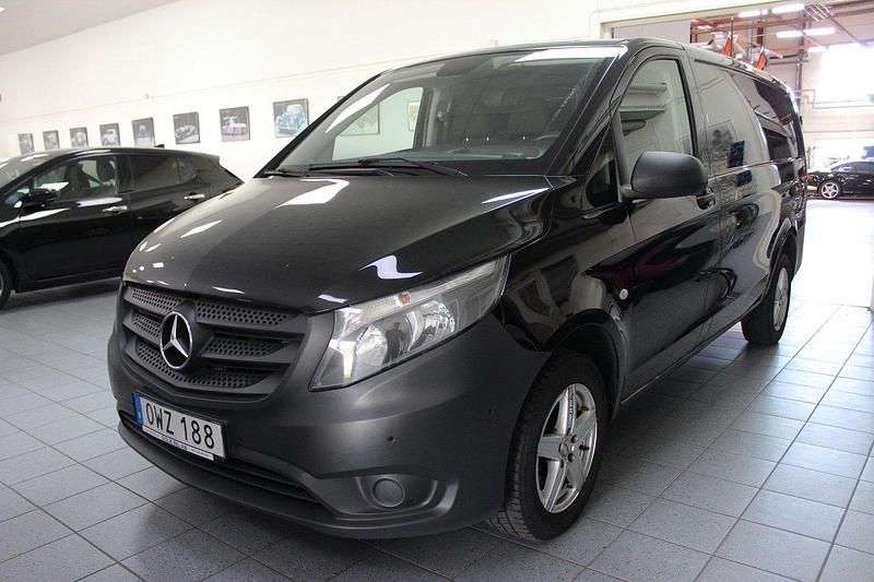 Svart (obsidiansvartmetallic) Begagnad 2016 Mercedes Vito Minibuss | 179 900 kr (Lite dyr) - Bild 1/4