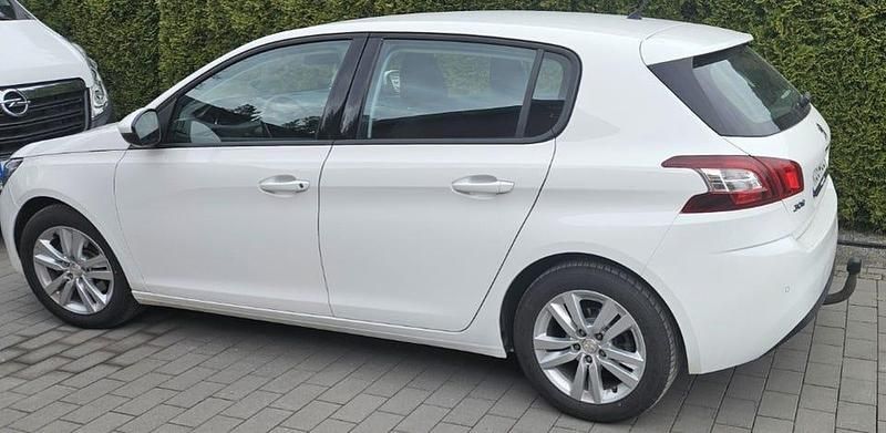 Begagnad Peugeot 308 120 HK (88 kW) 2016 Vit Halvkombi